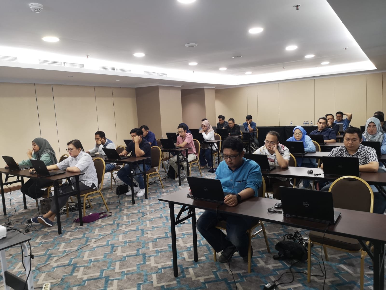 Sewa Laptop Kantor